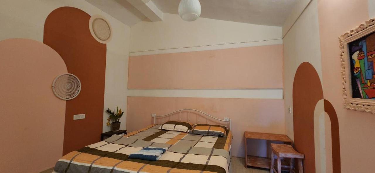 Pappi Chulo Vagator Hostel Bagian luar foto