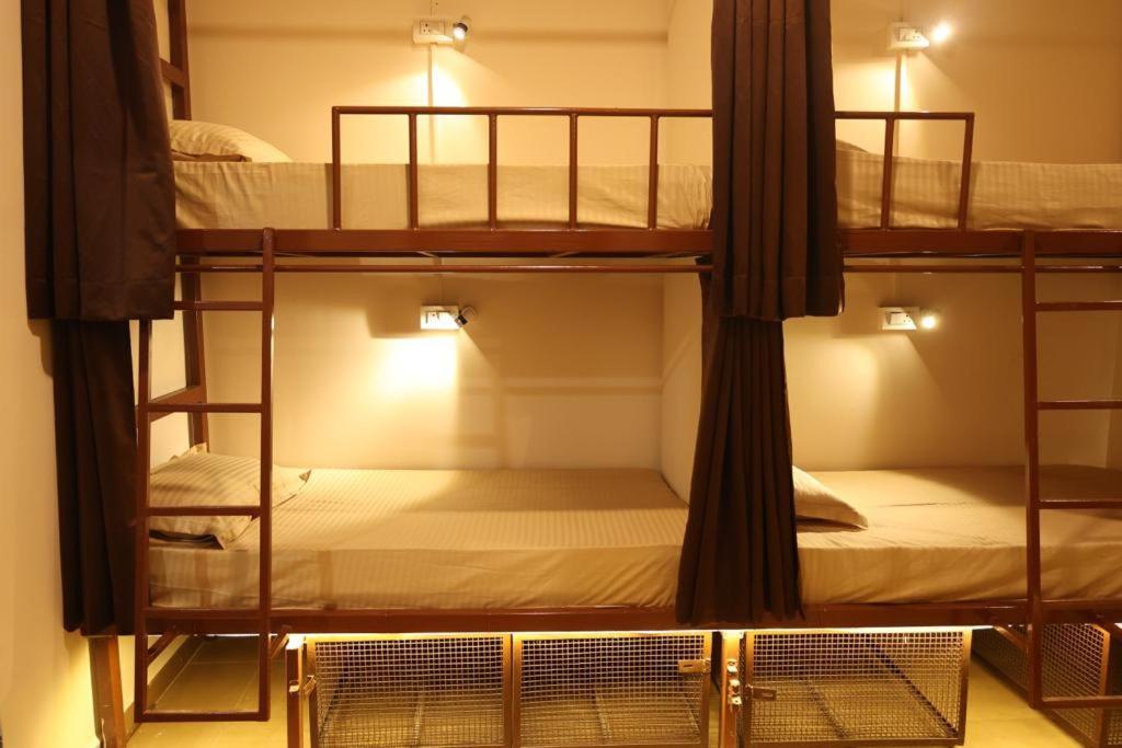 Pappi Chulo Vagator Hostel Bagian luar foto
