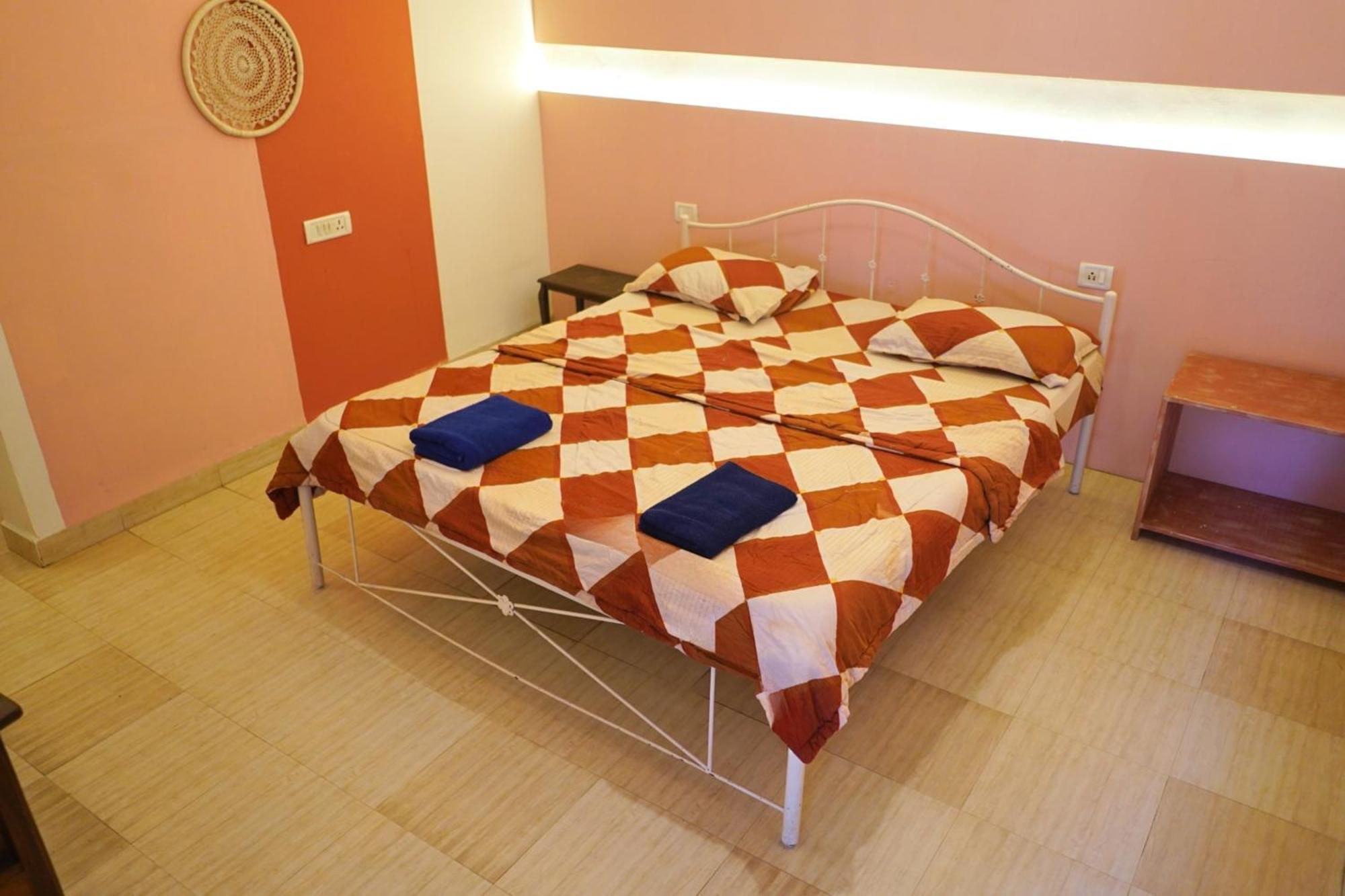 Pappi Chulo Vagator Hostel Bagian luar foto