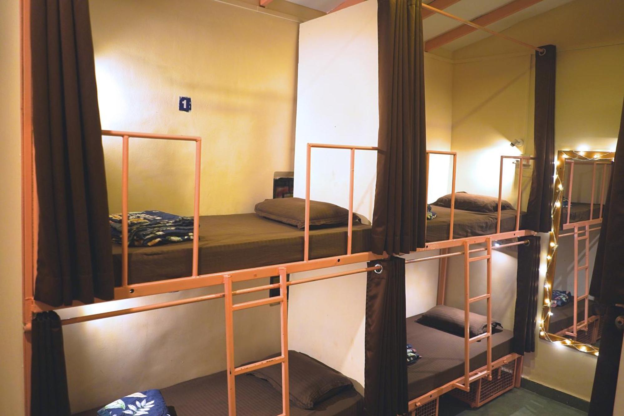 Pappi Chulo Vagator Hostel Bagian luar foto