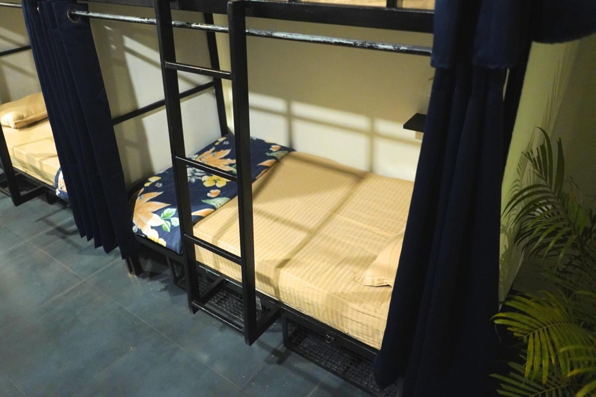 Pappi Chulo Vagator Hostel Bagian luar foto