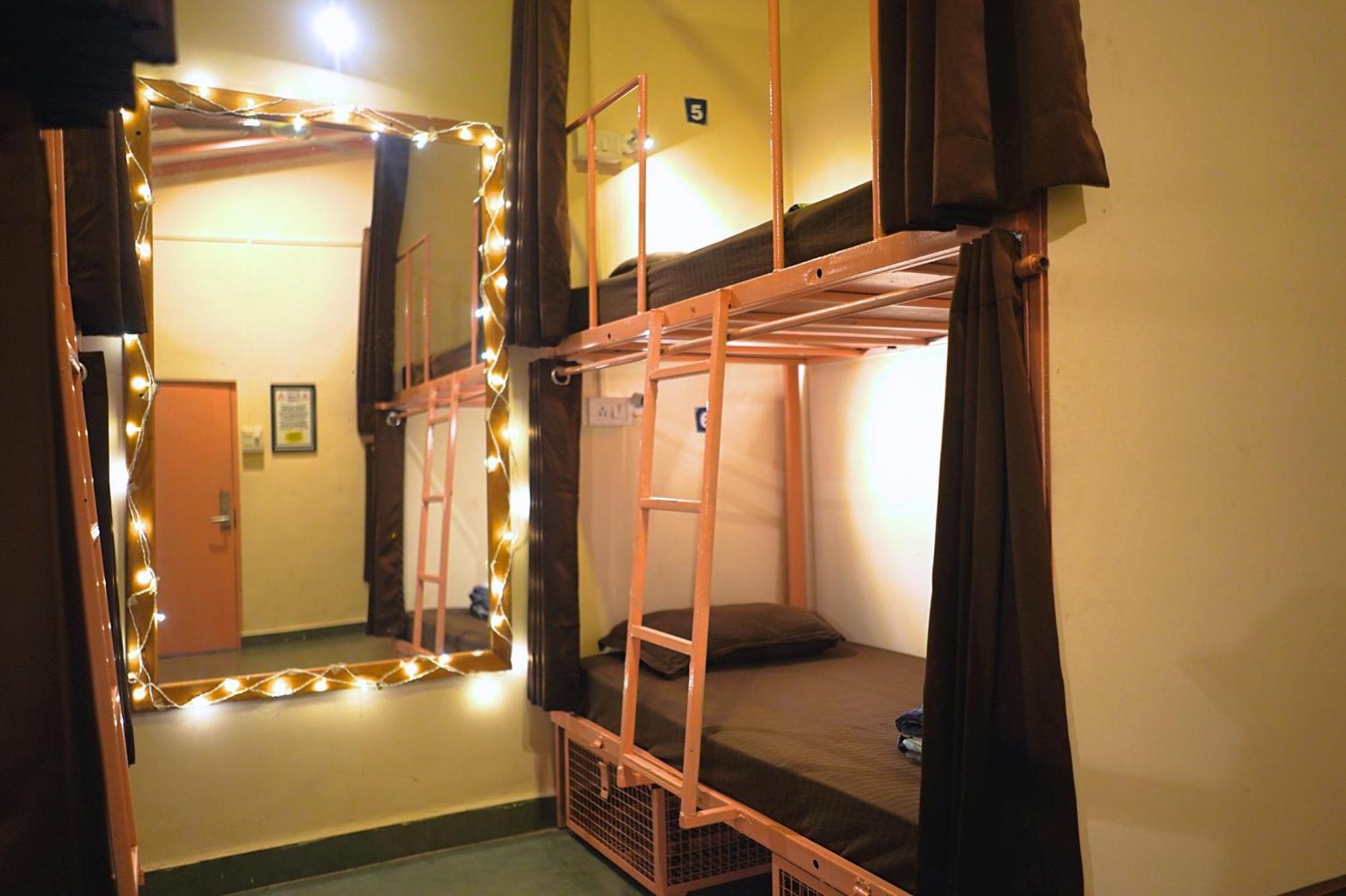 Pappi Chulo Vagator Hostel Bagian luar foto