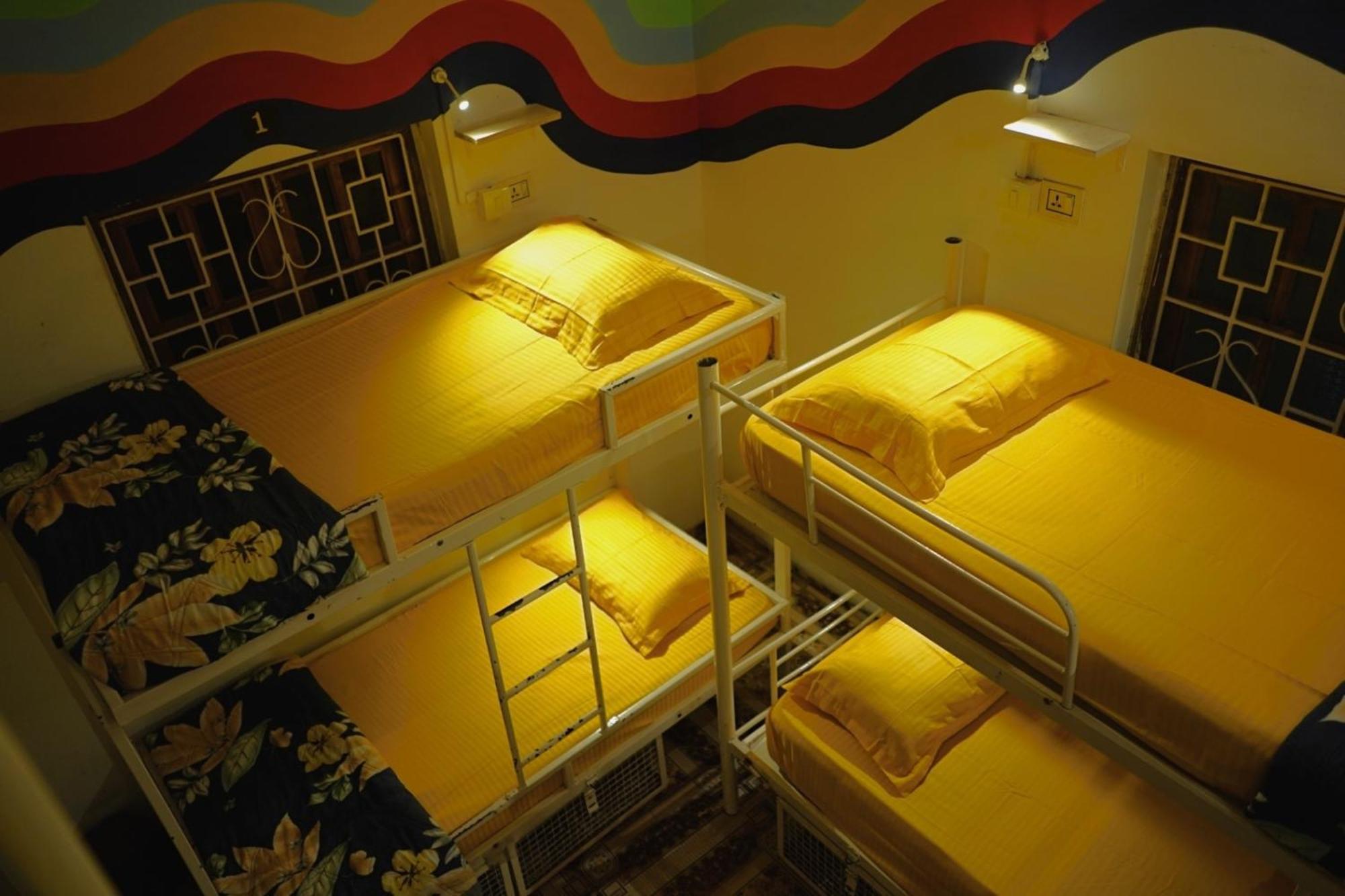 Pappi Chulo Vagator Hostel Bagian luar foto