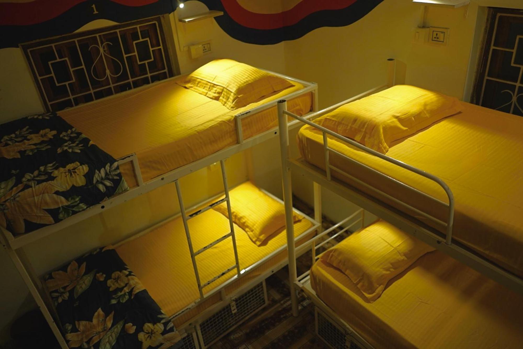 Pappi Chulo Vagator Hostel Bagian luar foto