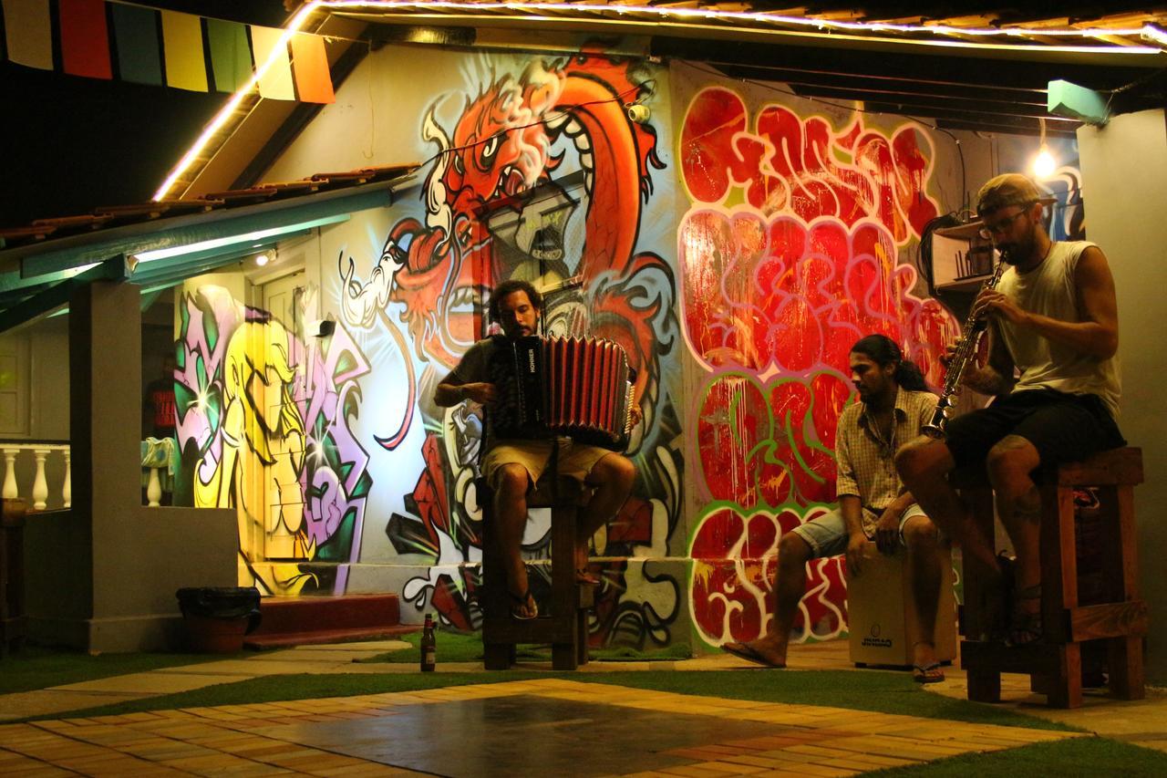 Pappi Chulo Vagator Hostel Bagian luar foto